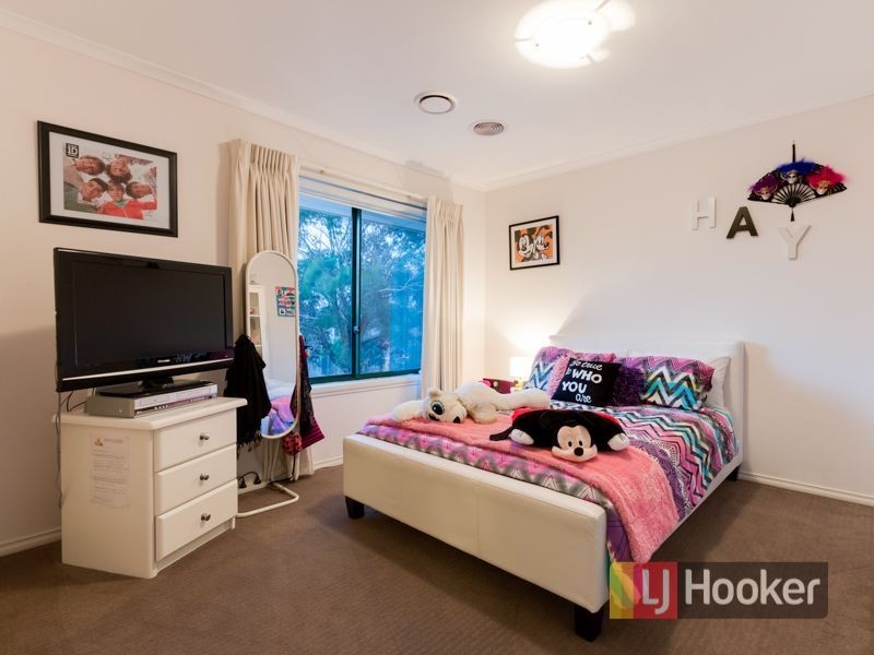 27 Hanna Drive, Endeavour Hills VIC 3802