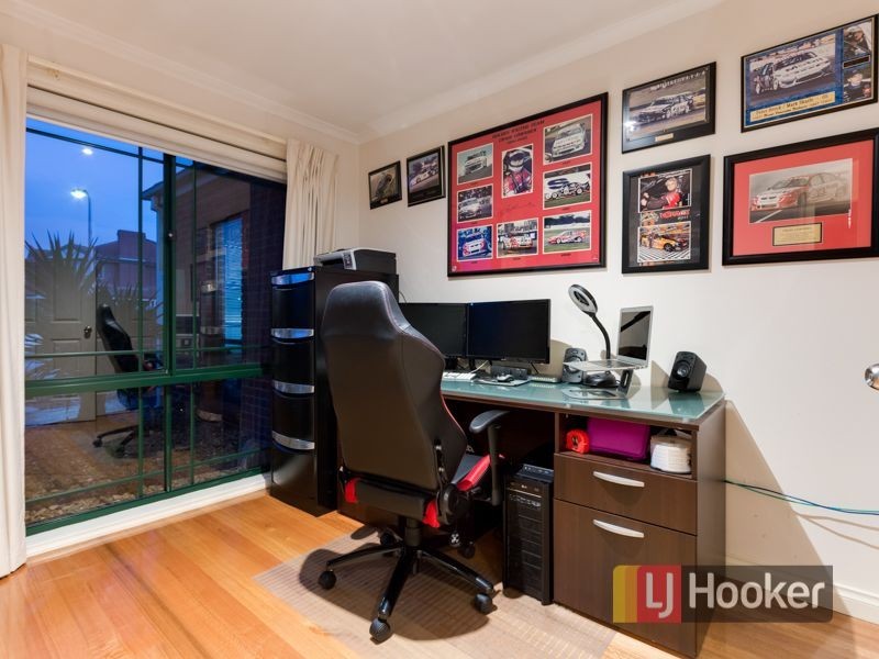 27 Hanna Drive, Endeavour Hills VIC 3802