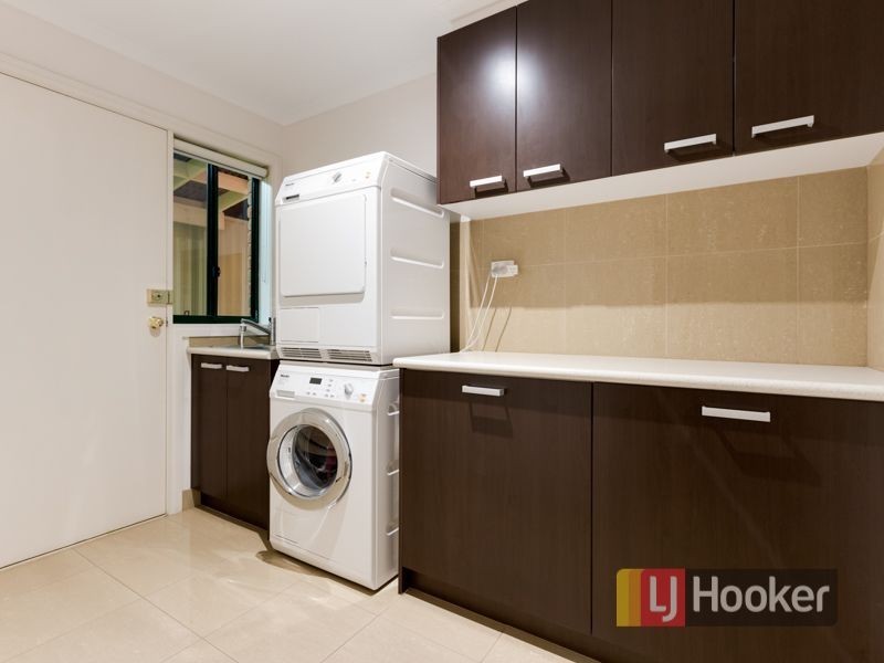 27 Hanna Drive, Endeavour Hills VIC 3802