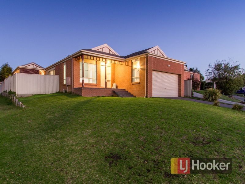 3 Cardiff Grove, Cranbourne East VIC 3977