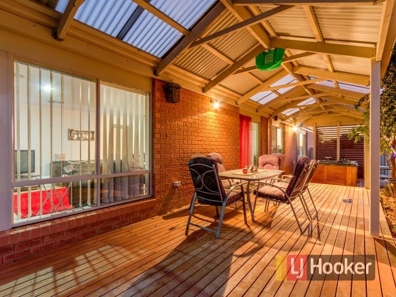 3 Cardiff Grove, Cranbourne East VIC 3977