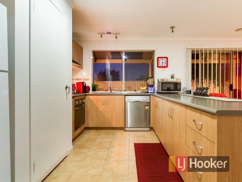 3 Cardiff Grove, Cranbourne East VIC 3977