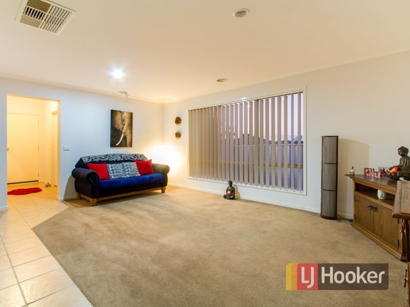 3 Cardiff Grove, Cranbourne East VIC 3977