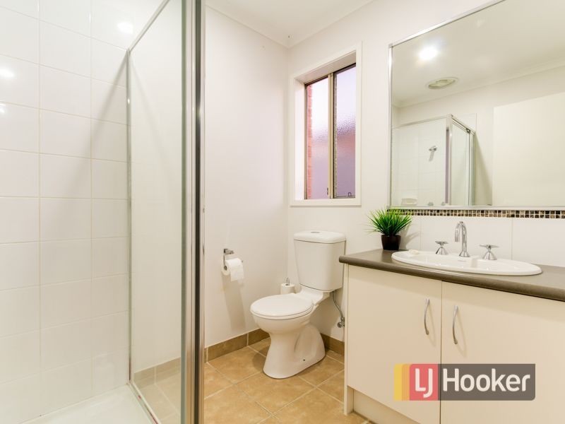 3 Cardiff Grove, Cranbourne East VIC 3977