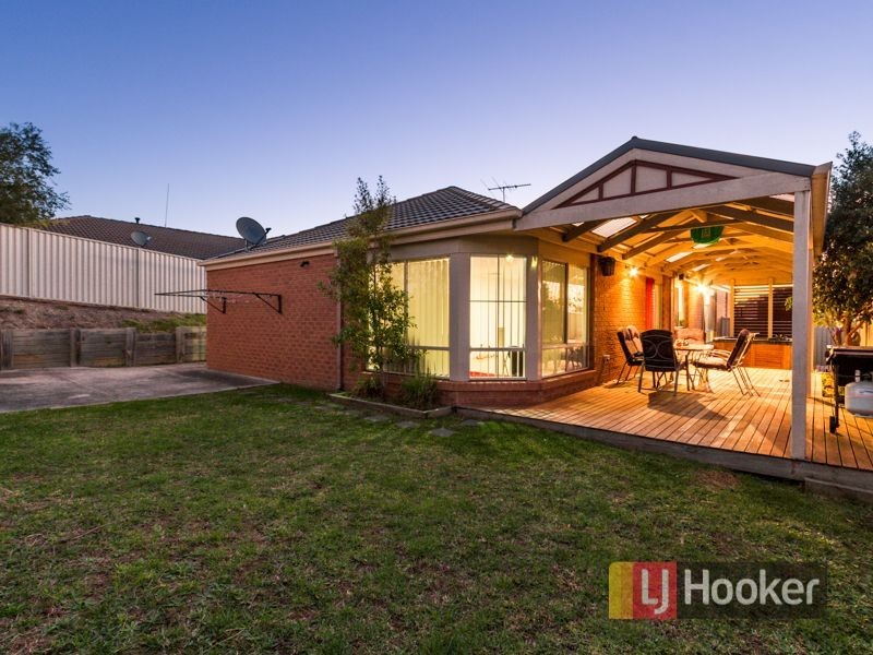 3 Cardiff Grove, Cranbourne East VIC 3977