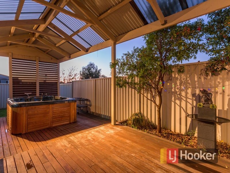 3 Cardiff Grove, Cranbourne East VIC 3977
