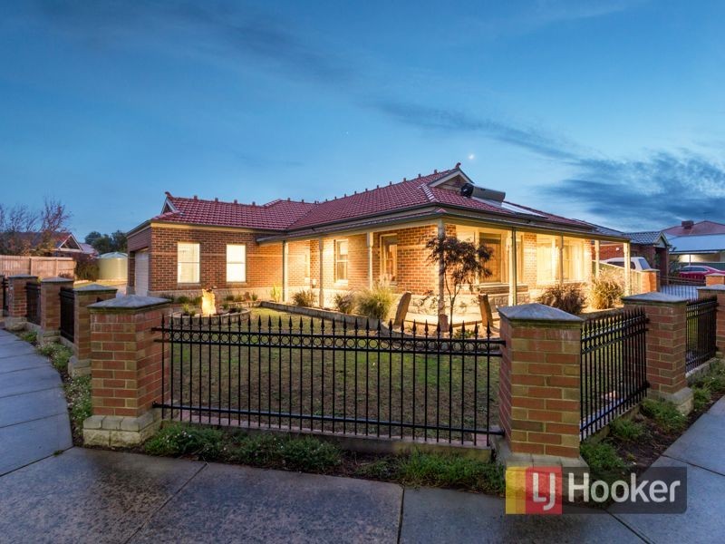 37 Sunningdale Crescent, Cranbourne VIC 3977
