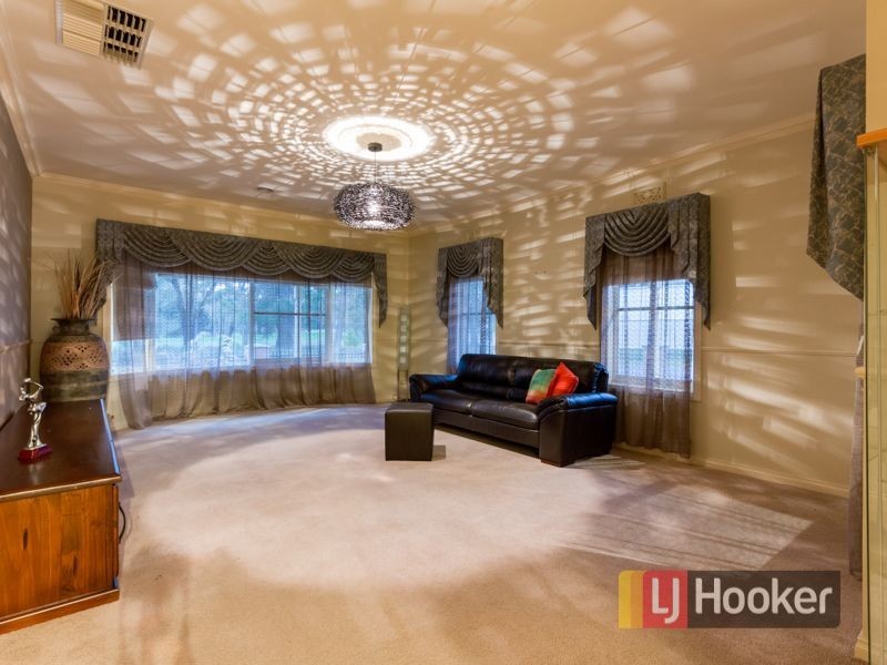 37 Sunningdale Crescent, Cranbourne VIC 3977