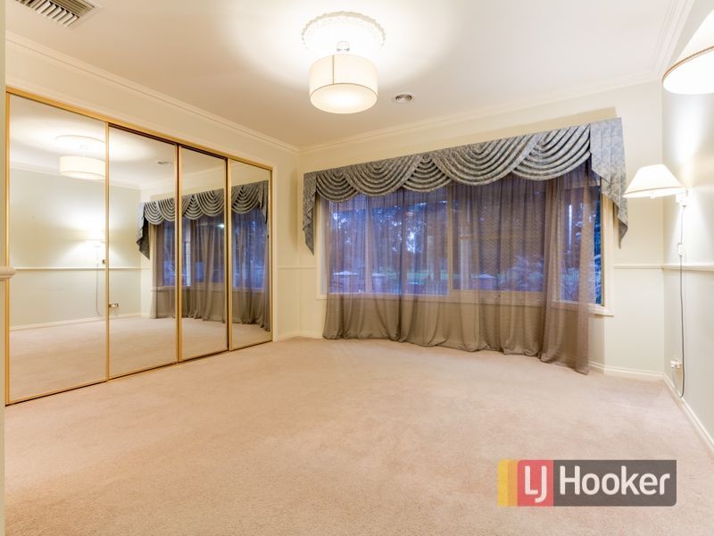 37 Sunningdale Crescent, Cranbourne VIC 3977