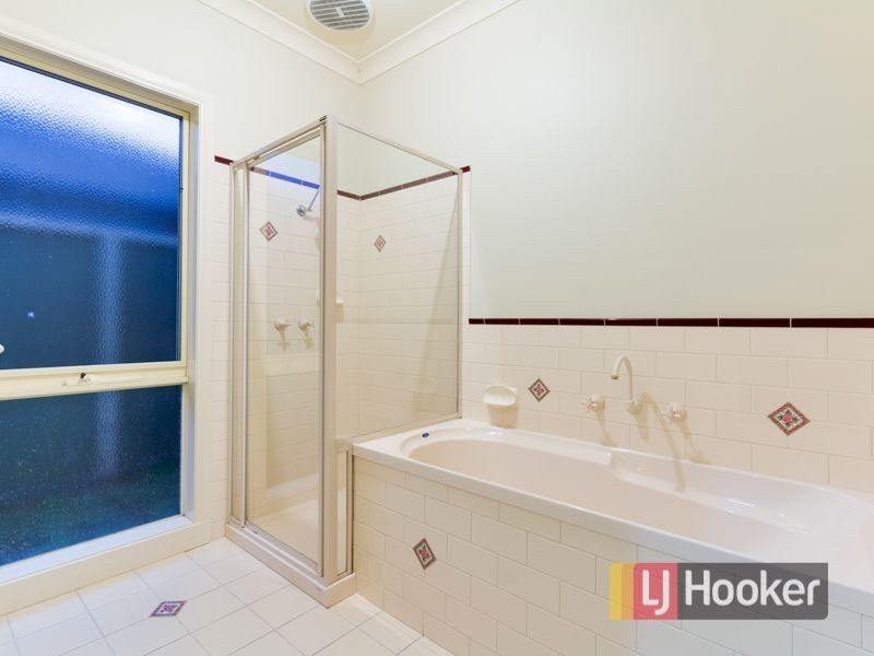 37 Sunningdale Crescent, Cranbourne VIC 3977
