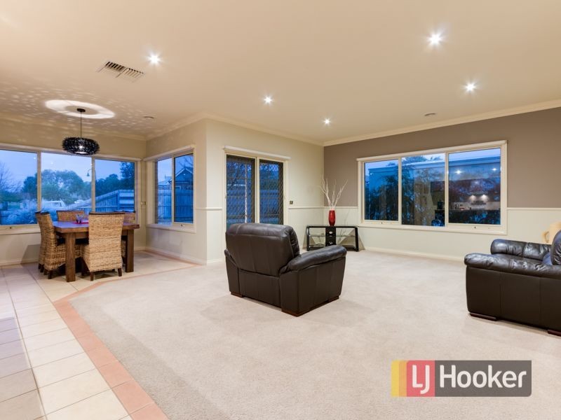 37 Sunningdale Crescent, Cranbourne VIC 3977