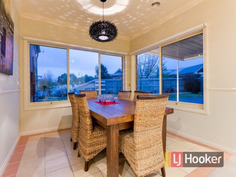 37 Sunningdale Crescent, Cranbourne VIC 3977