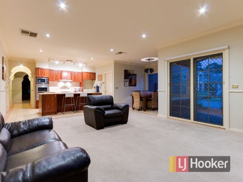 37 Sunningdale Crescent, Cranbourne VIC 3977