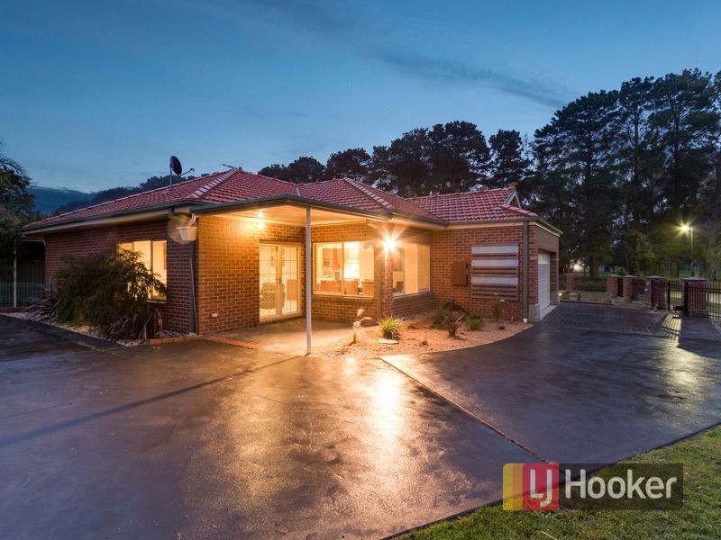 37 Sunningdale Crescent, Cranbourne VIC 3977