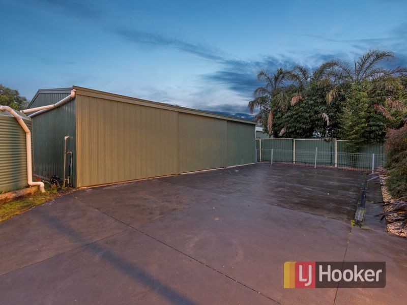 37 Sunningdale Crescent, Cranbourne VIC 3977