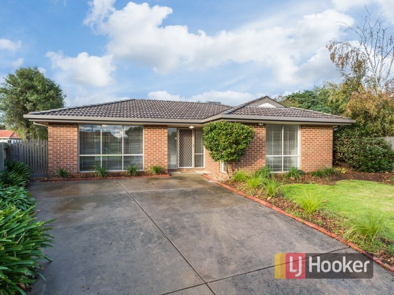 6 Curnow Court, Cranbourne West VIC 3977