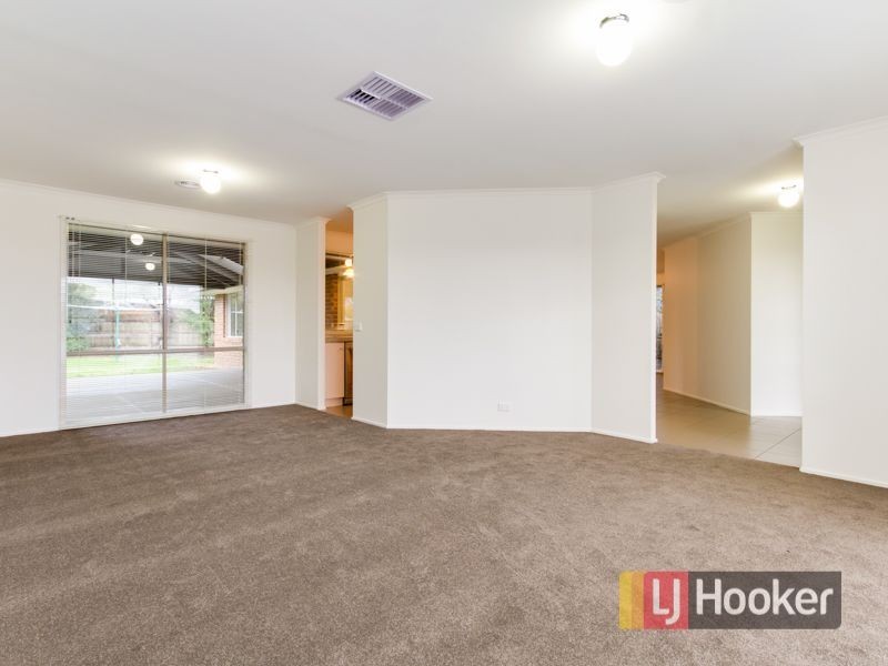 6 Curnow Court, Cranbourne West VIC 3977