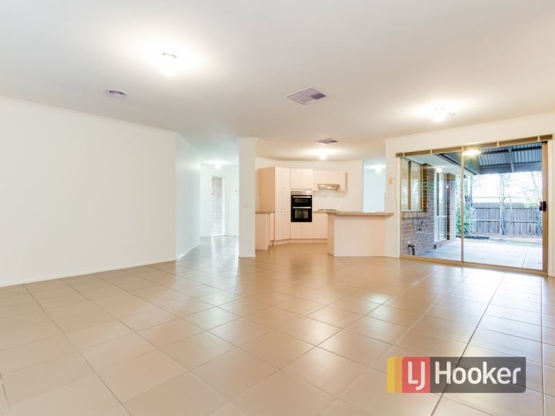 6 Curnow Court, Cranbourne West VIC 3977