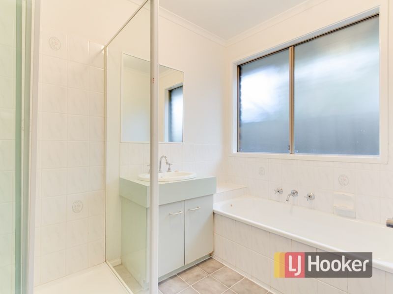 6 Curnow Court, Cranbourne West VIC 3977
