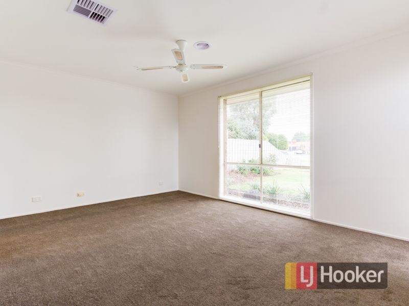 6 Curnow Court, Cranbourne West VIC 3977
