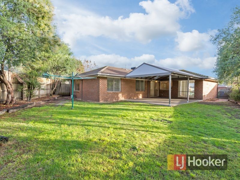 6 Curnow Court, Cranbourne West VIC 3977