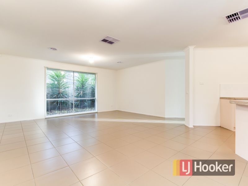 6 Curnow Court, Cranbourne West VIC 3977