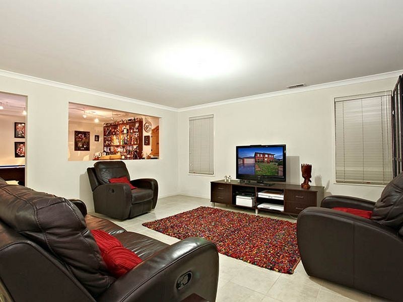 17 Eldershaw Drive, Lynbrook VIC 3975