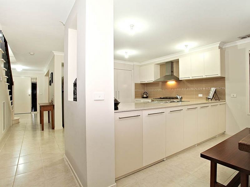 17 Eldershaw Drive, Lynbrook VIC 3975