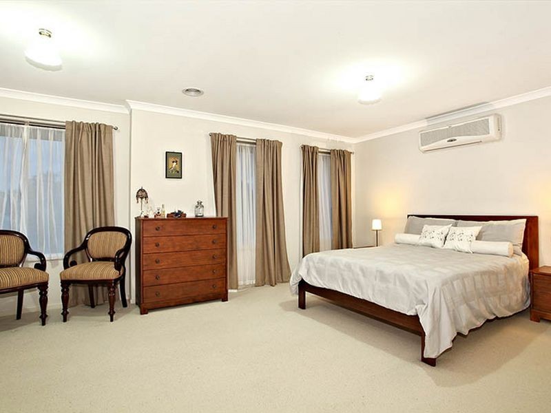 17 Eldershaw Drive, Lynbrook VIC 3975