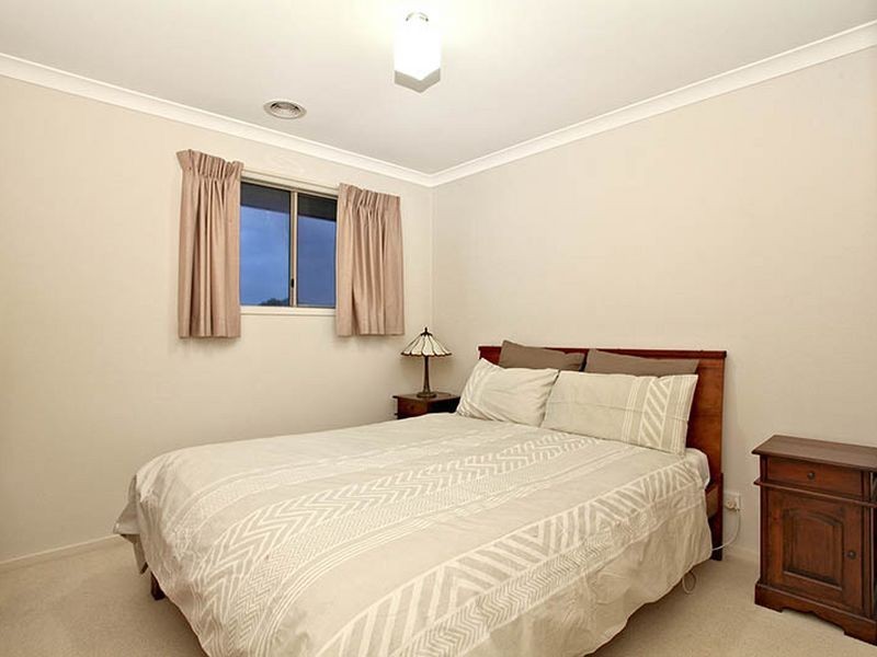 17 Eldershaw Drive, Lynbrook VIC 3975