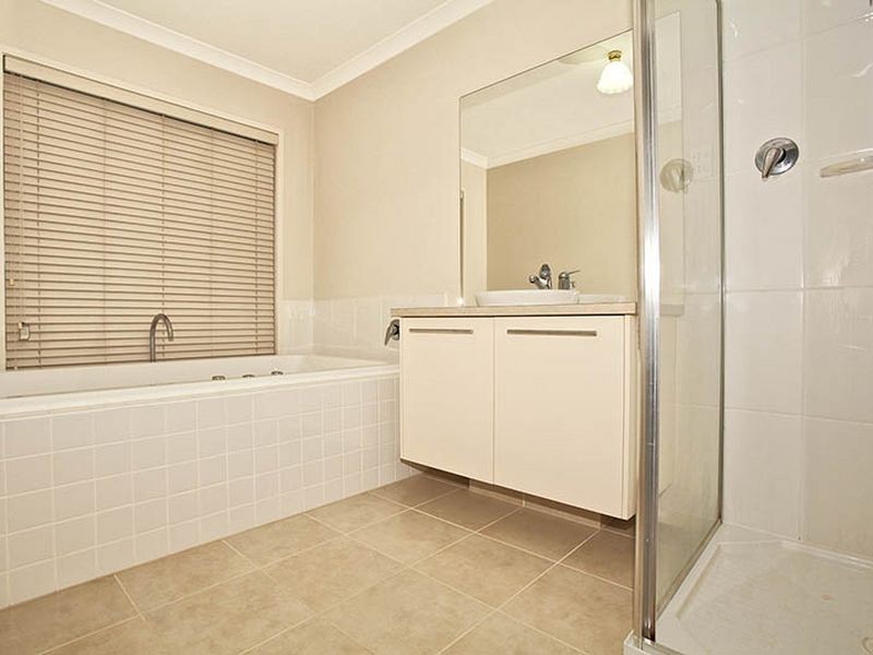 17 Eldershaw Drive, Lynbrook VIC 3975