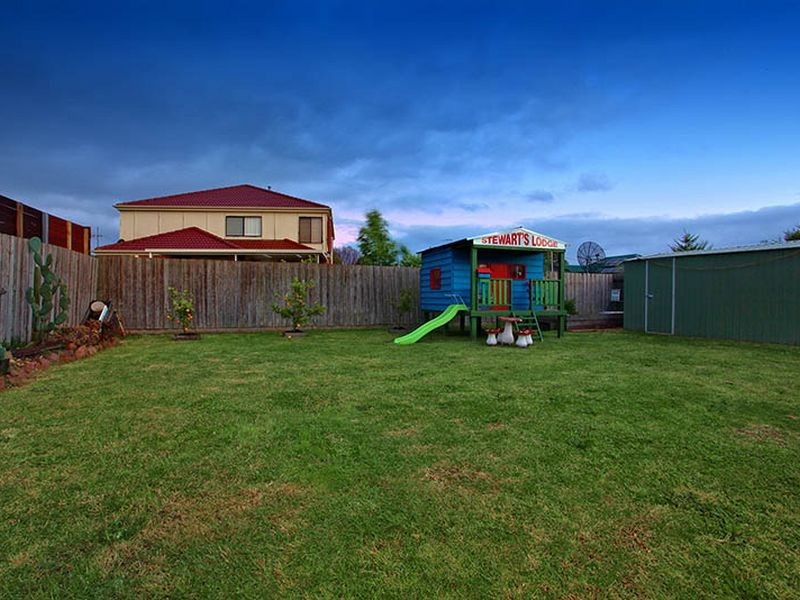 17 Eldershaw Drive, Lynbrook VIC 3975