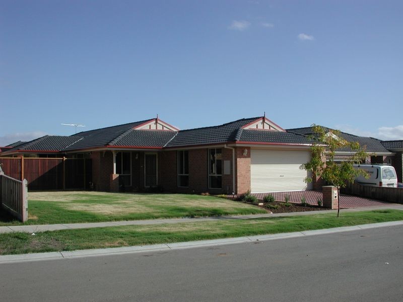 25 Glenmaggie Close, Berwick VIC 3806