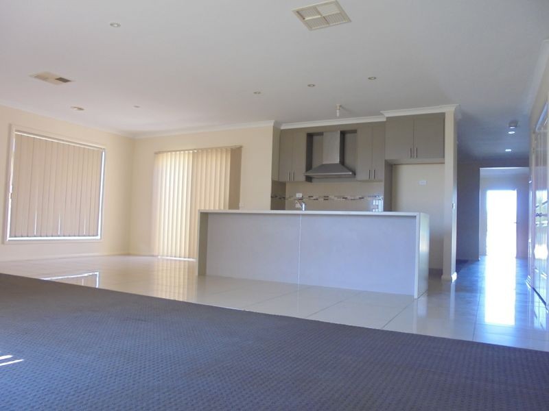 58 Miralie Way, Cranbourne VIC 3977