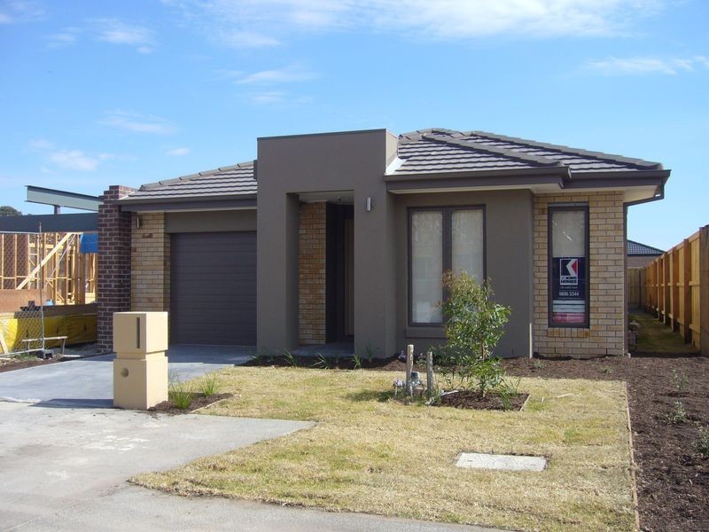 8 Dedina Walk, Bangholme VIC 3175