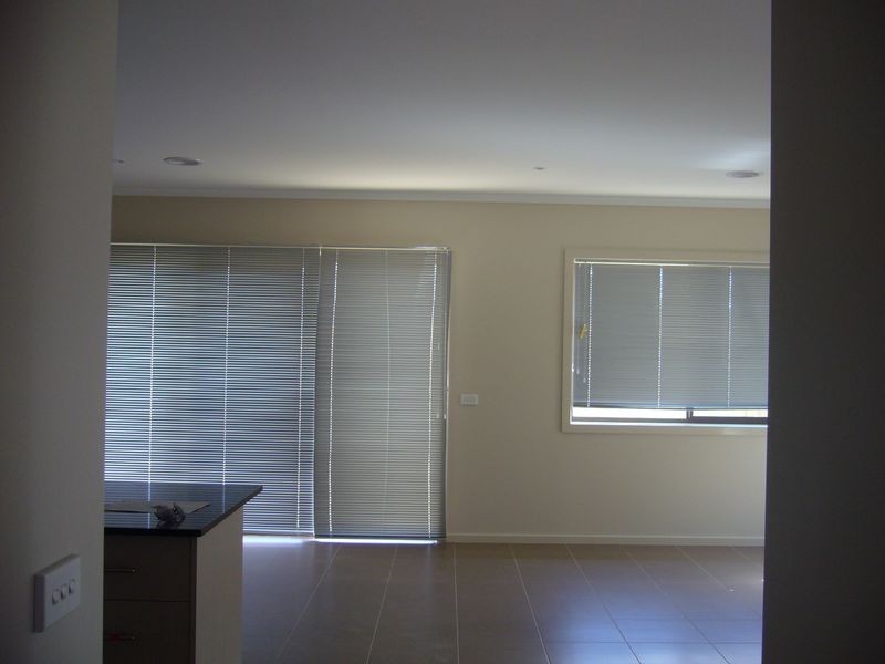 8 Dedina Walk, Bangholme VIC 3175