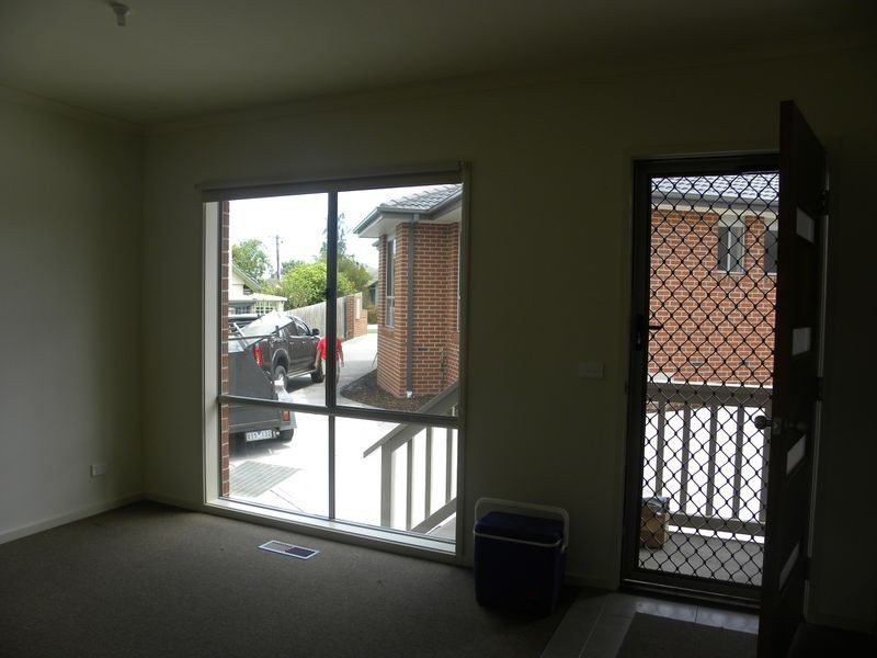 2/11 Cherry Grove, Doveton VIC 3177