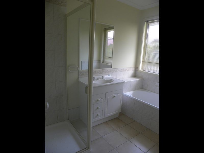 70 Amber Crescent, Narre Warren VIC 3805