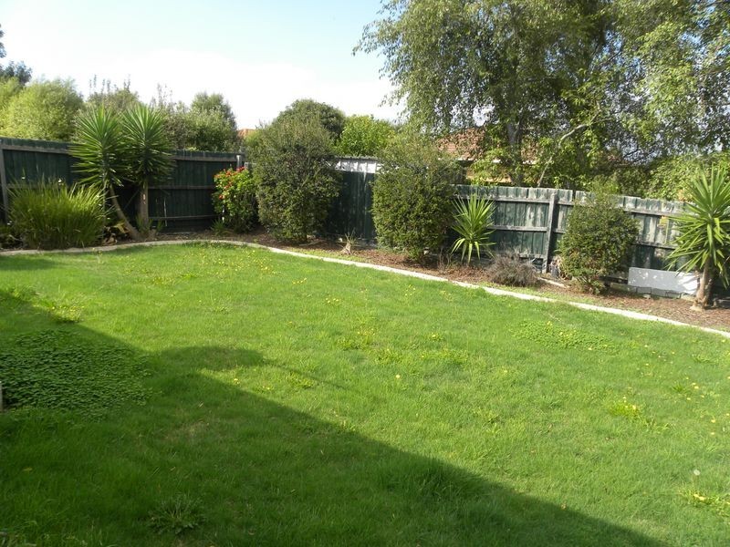 70 Amber Crescent, Narre Warren VIC 3805