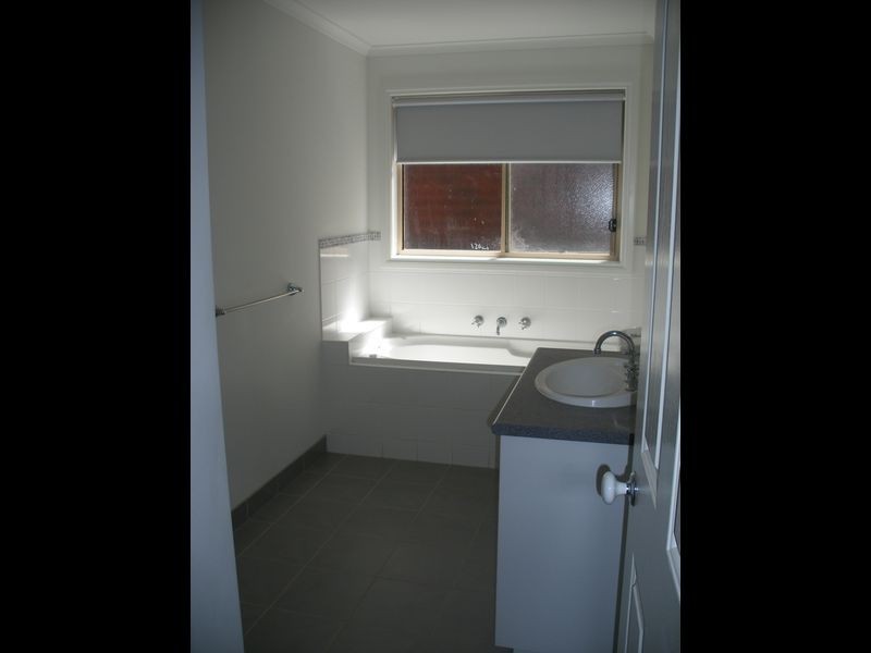 5/13 Red Cherry Court, Pakenham VIC 3810