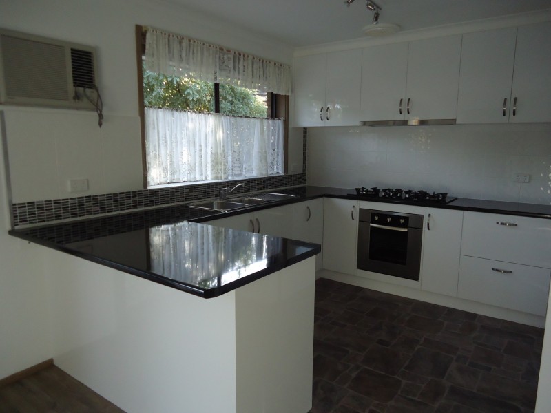 8 Greenhill Rise, Hampton Park VIC 3976