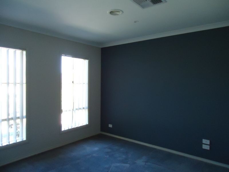 10 Manorwood Way, Berwick VIC 3806