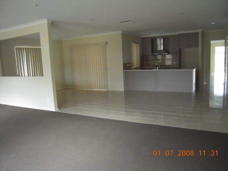 6 Devaney Avenue, Lynbrook VIC 3975