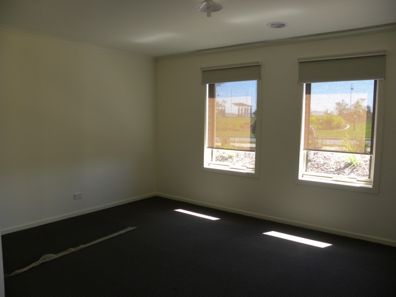 20 Hawkseye Way, Cranbourne East VIC 3977