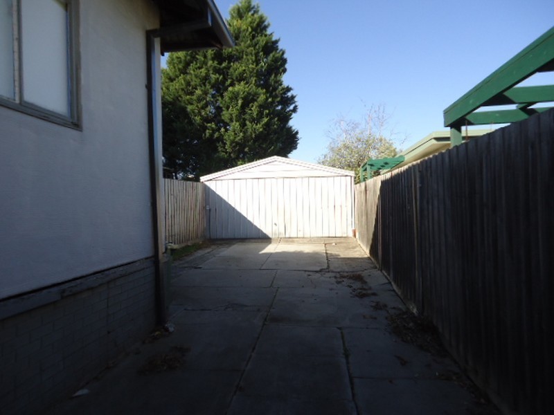 18 Tristania Street, Doveton VIC 3177