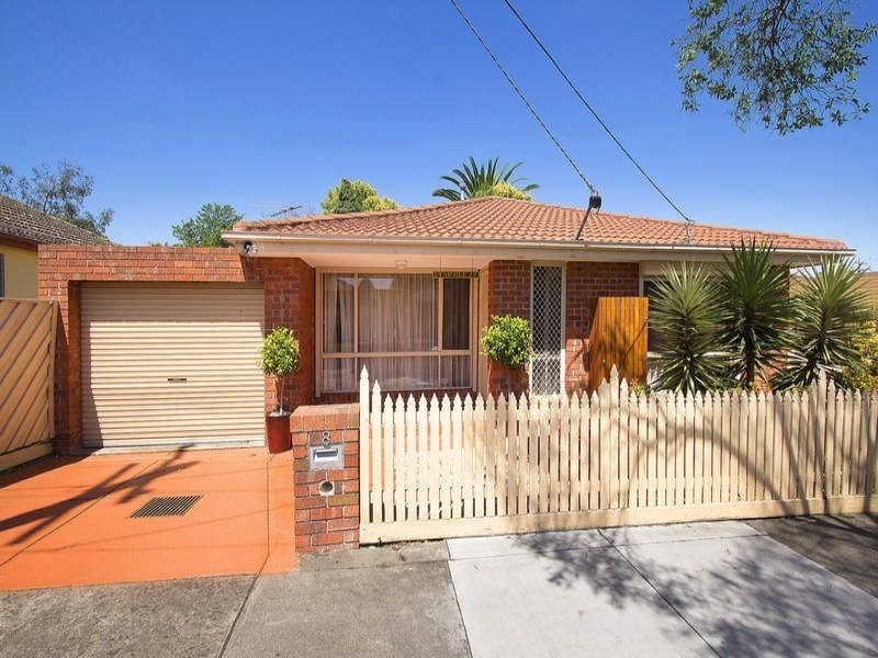 2/8 Nicole Avenue, Dandenong North VIC 3175