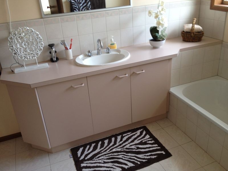 2/8 Nicole Avenue, Dandenong North VIC 3175