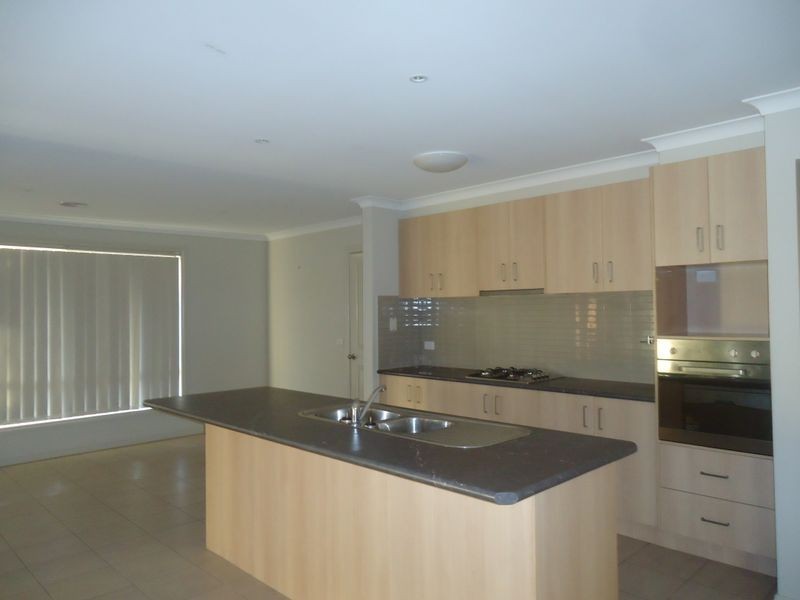 17 Black Caeser Drive, Cranbourne East VIC 3977