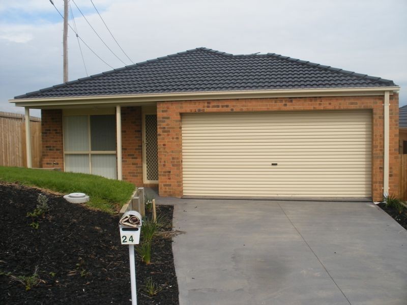 Unit 24/18 Ben Drive, Pakenham VIC 3810