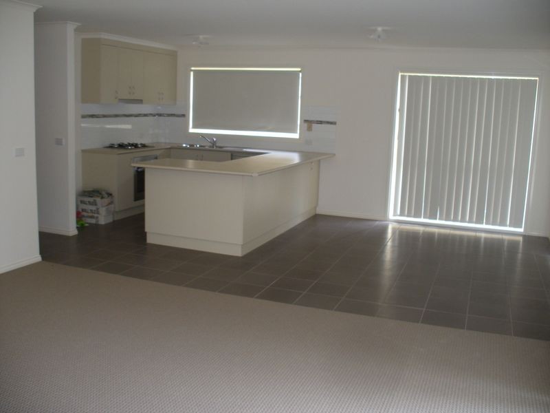 Unit 24/18 Ben Drive, Pakenham VIC 3810
